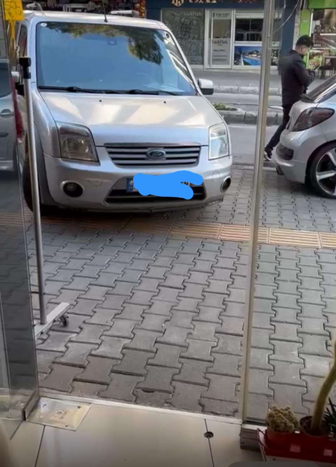 Esnaf,  Başkan Köksal Aras'a Seslendi: “Bizim Dükkânlarımızın Önüne de Çiçek Saksıları Konsa Ne Güzel Olur” 2